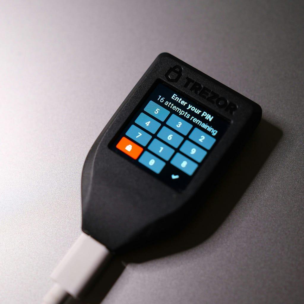 Centralised vs Decentralised Crypto Wallets: Which is Right for You in 2025?